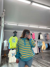 Load image into Gallery viewer, Get A Clue Top
